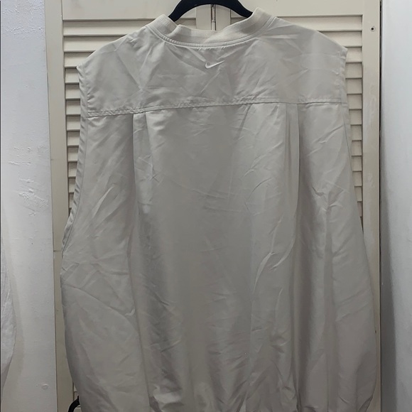 Nike XL Pull Over Slicker Vest w/zipper pockets - Picture 4 of 6